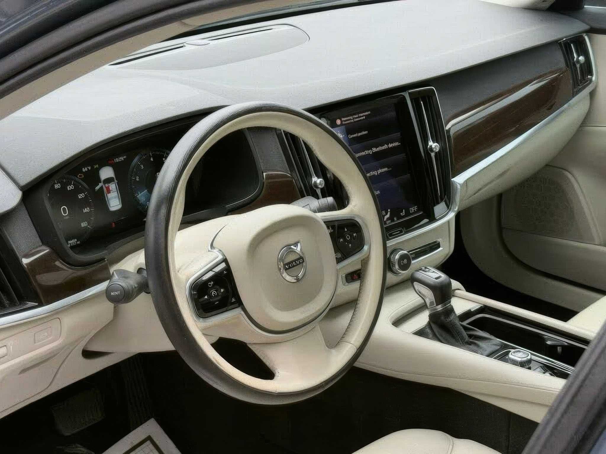 2017 Volvo S90 T5 Momentum