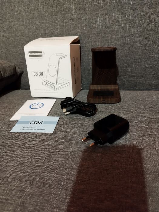 Stacja ładująca 3w1, Apple Watch i iPhone z zegarem