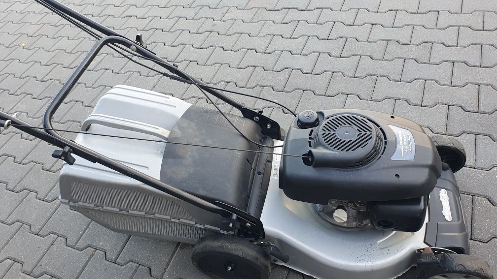 Kosiarka spalinowa z napędem