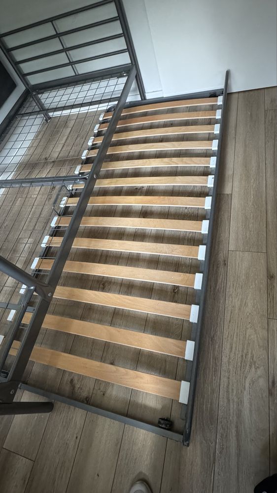 Wysuwane łóżko ikea SVÄRTA