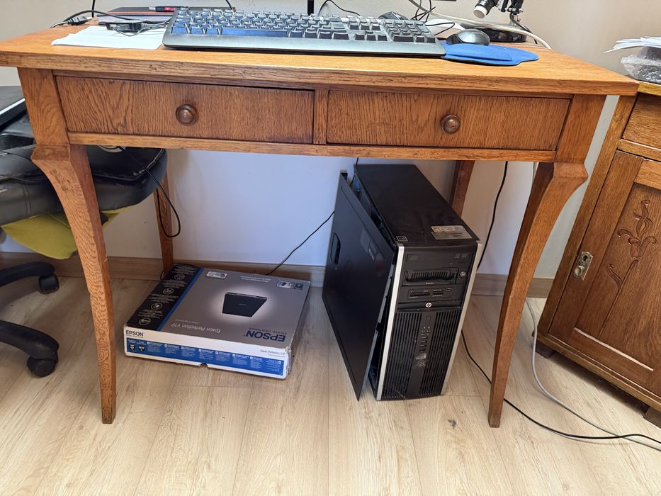 Stare drewniane szafy komplet