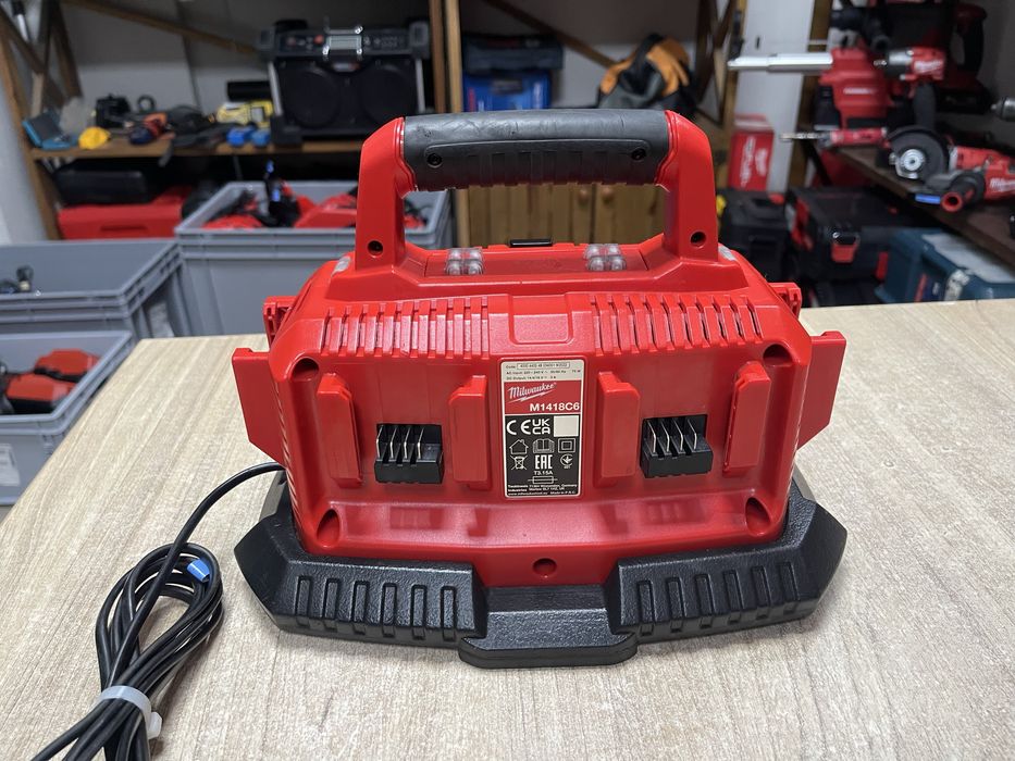 Milwaukee M1418C6 / зарядний пристрій Мілвокі на 6 портів