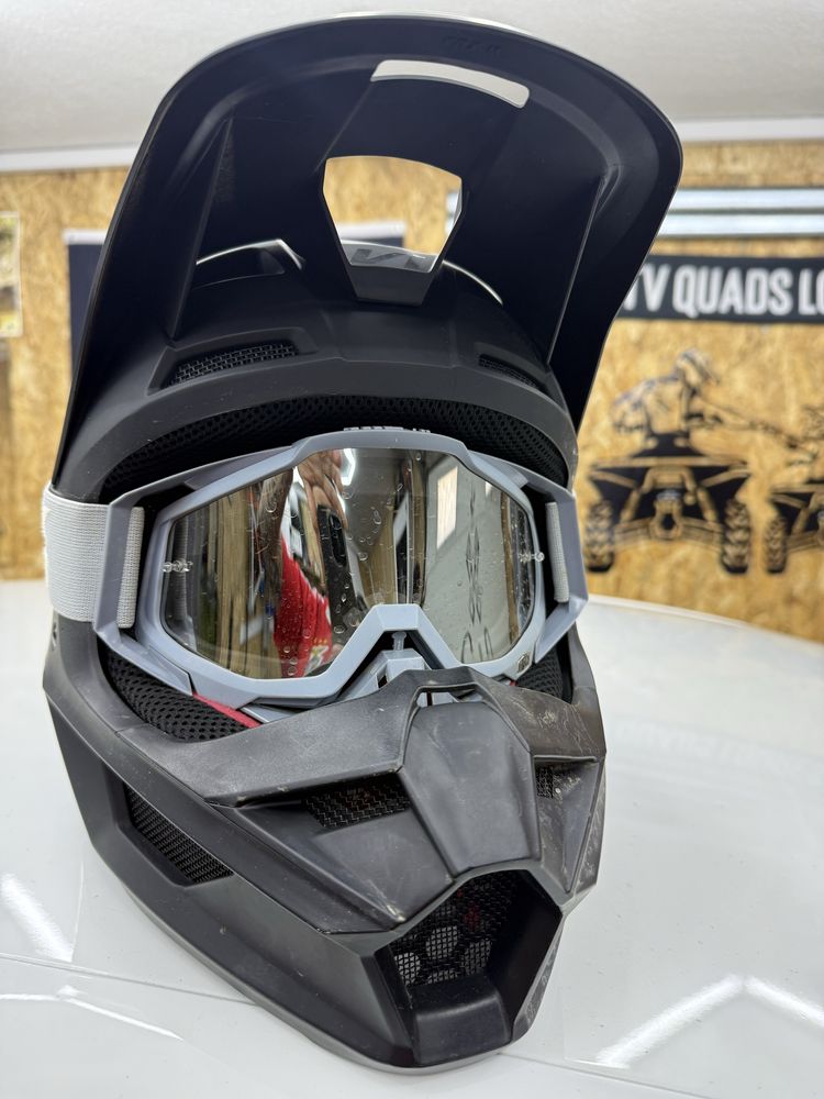 Capacete Foz com oculos 100%
