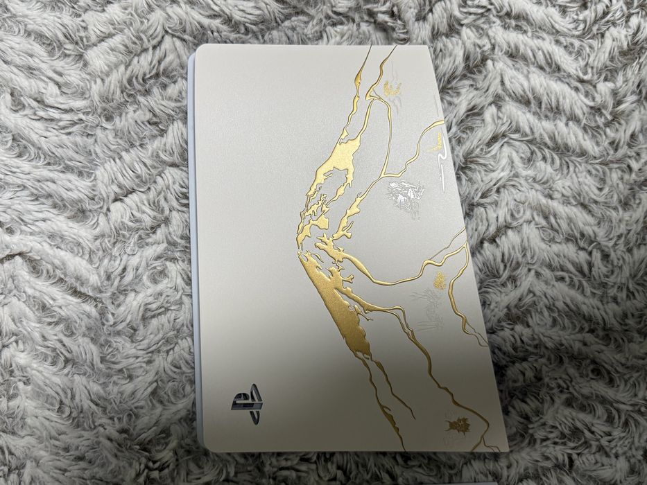 Limitowane panele Playstation 5 Slim „Ghost of yotei”