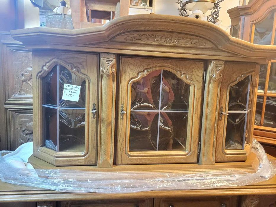 Komoda dębowa z zawieszaną witryną