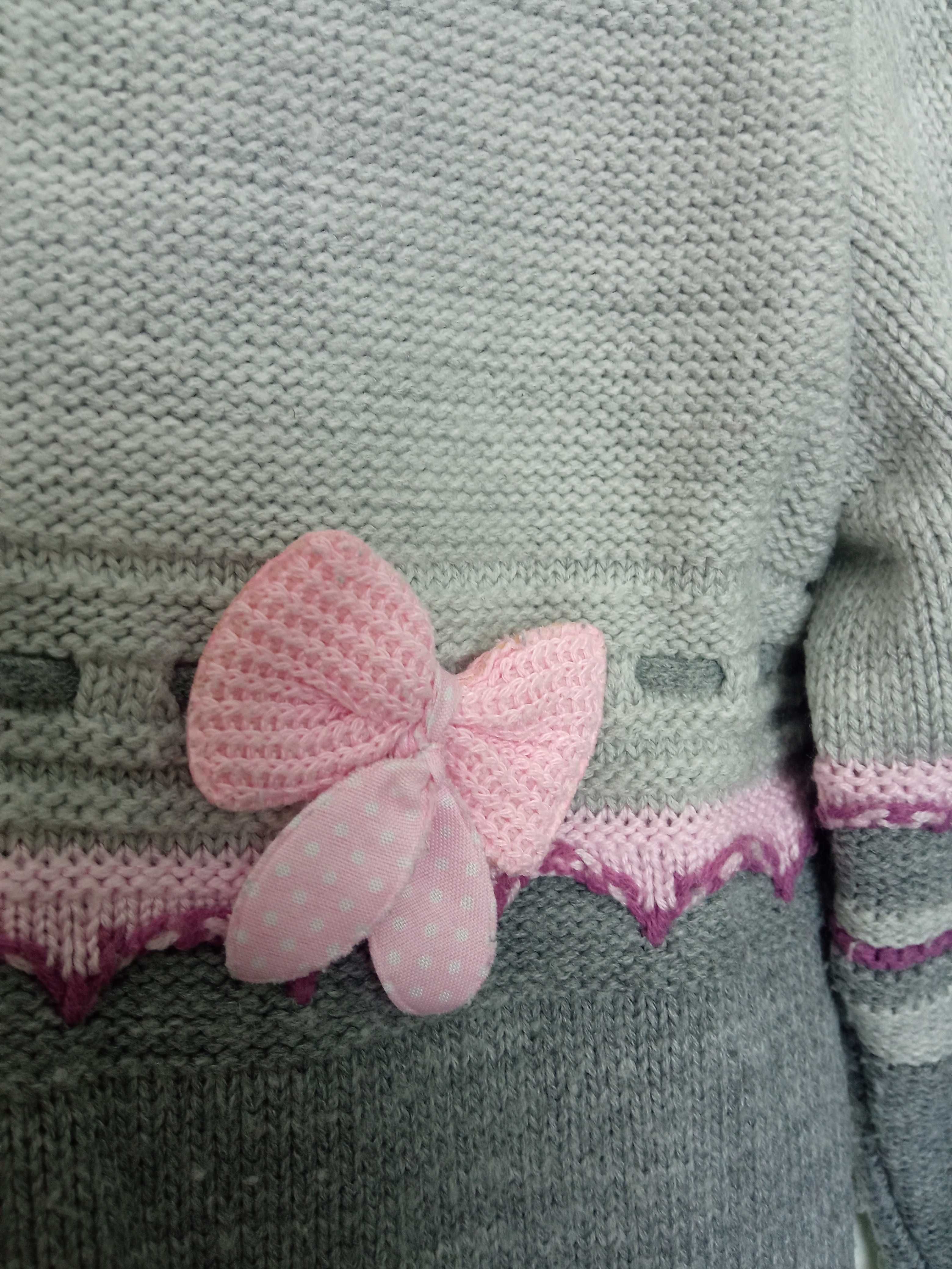Sweterek 110 szary z różowym