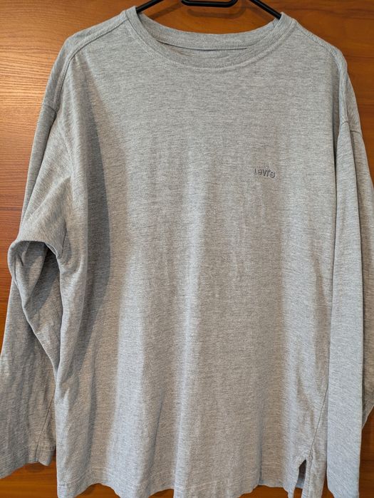 Koszulka z długim rękawem szary "Levi's", rozmiar M w dobrym stanie.