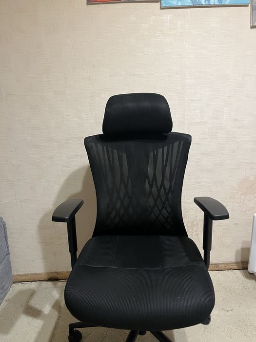 Офісне крісло, підходить для геймингу