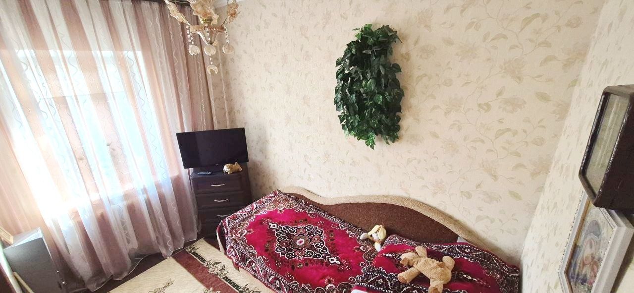 ПРОДАМ  будинок в м. Самар, р-н Перевал.

Площа будинку 54м²: 4 кімнат