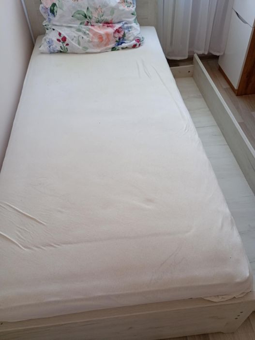 Łóżko drewniane z szuflada