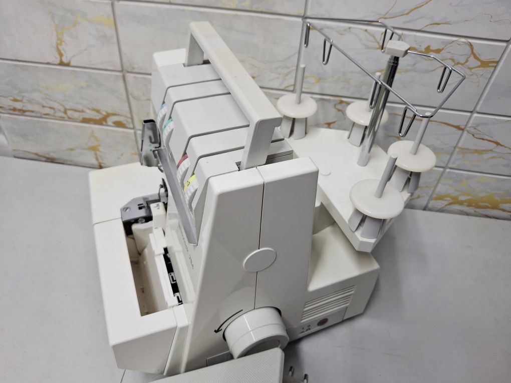 PFAFF overlok jak nowy