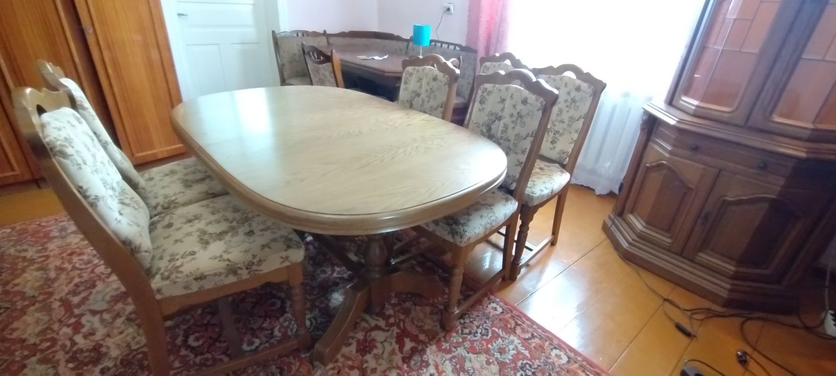 Продам стіл+6 дубові крісла з Європи.