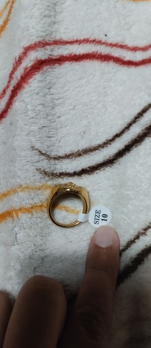 Fios, pulseira e anel brilhantes