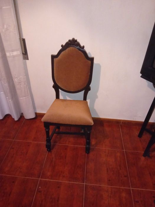 Cama/conjunto de quarto antigo