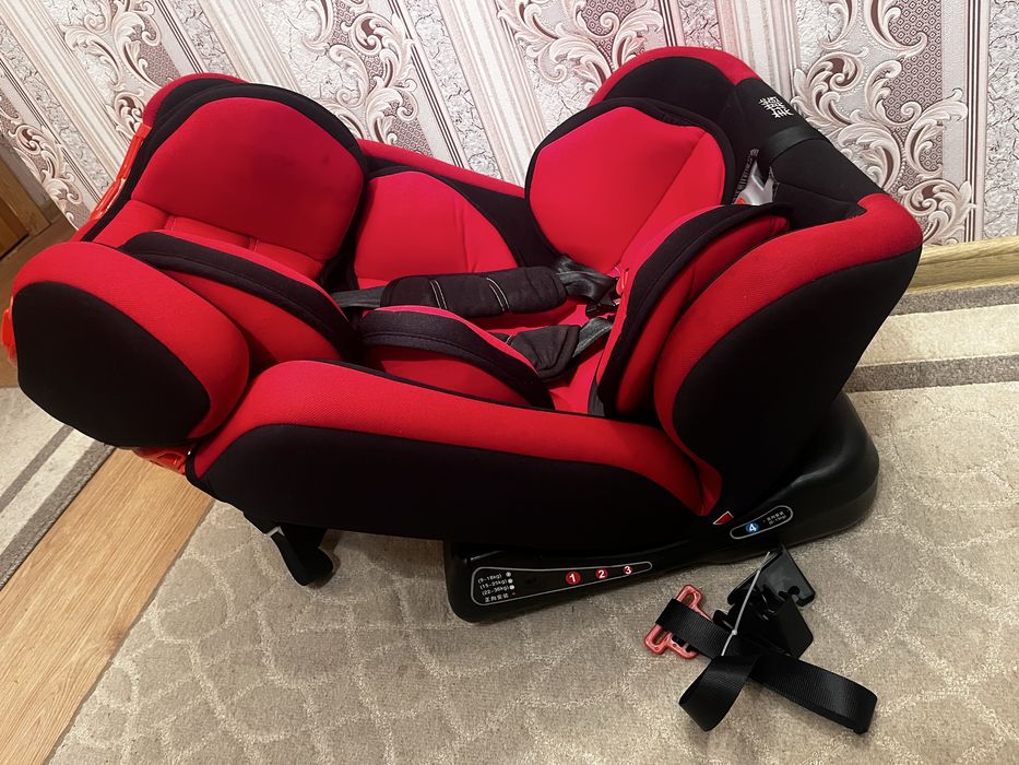 Продам автокрісло від 0 до 36 кг