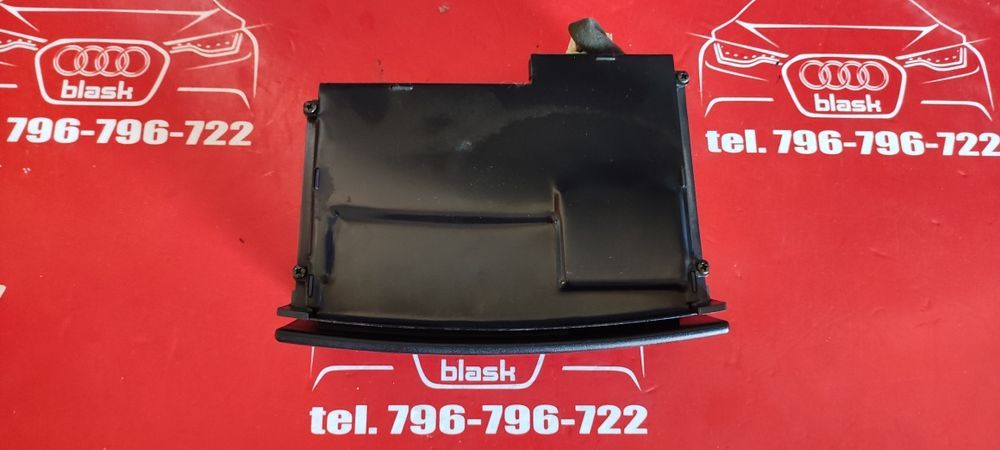 Popielniczka Deski Rozdzielczej Kokpitu Kia Sorento 2.5 2004r