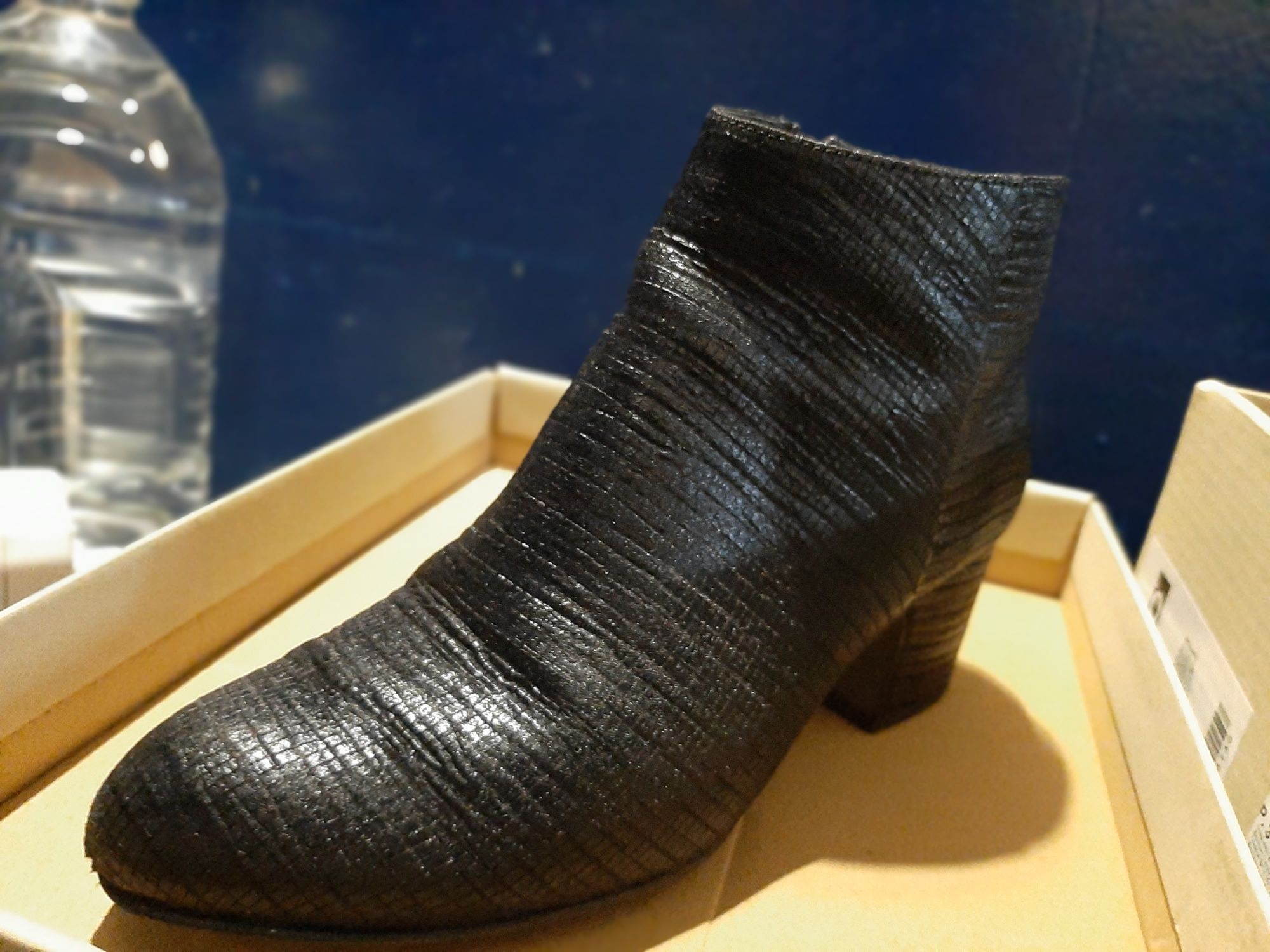 Взуття жіноче Clarks

Туфлі (116)Шльопанці і