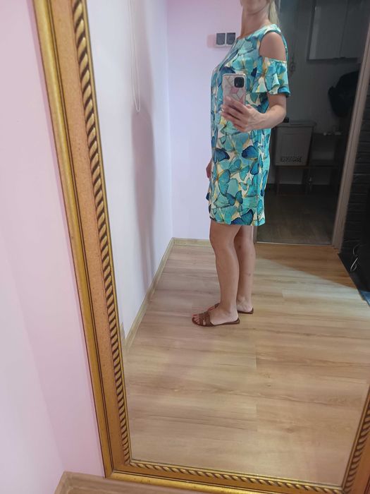 Sukienka odkryte ramiona niebieskie motyle