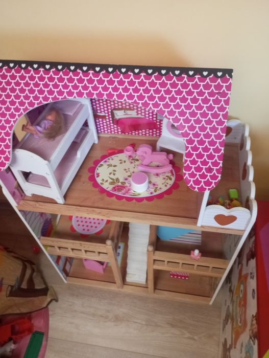 Duży domek dla lalek