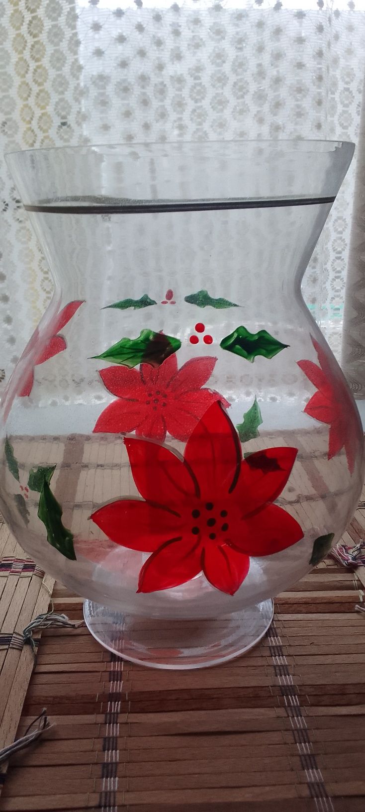 Декоративна ваза з авторським розписом.