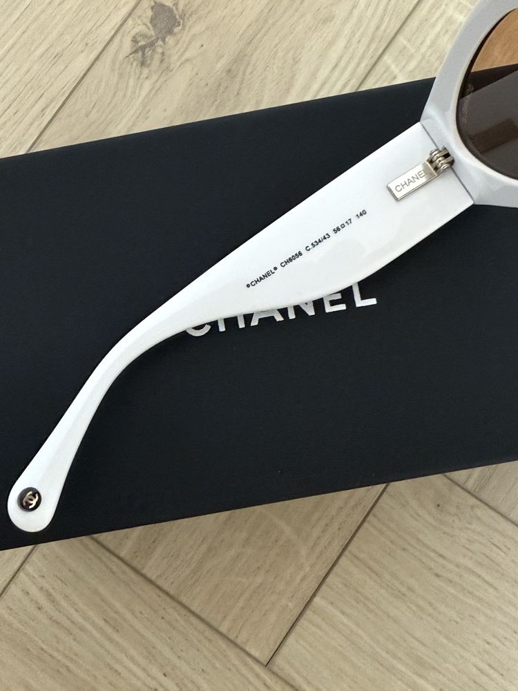 Okukary przeciwsłoneczne Chanel