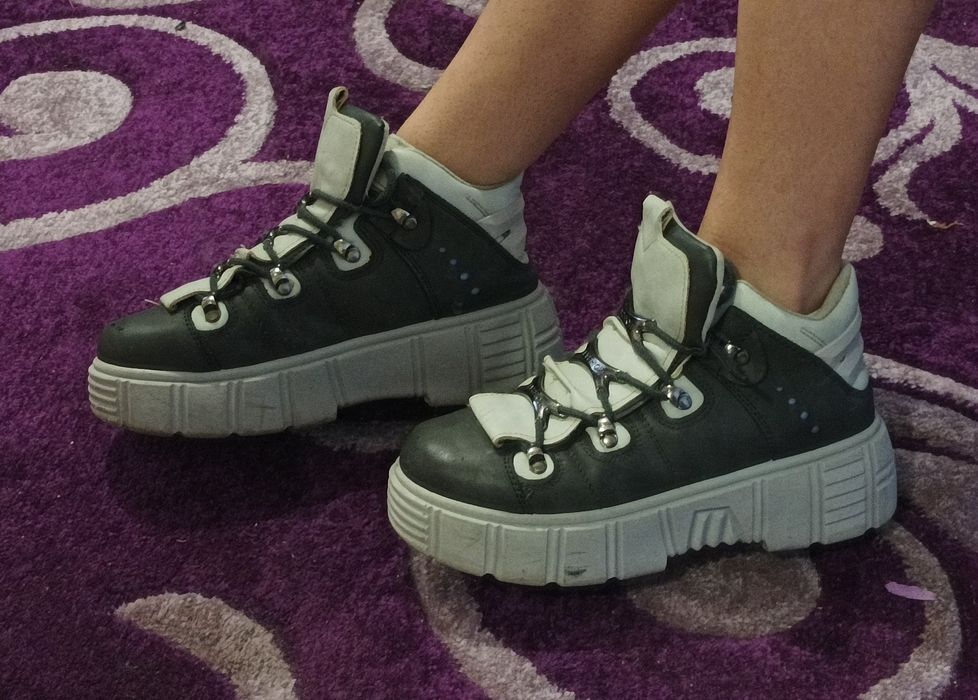 Жіночі осінні черевики хайкери