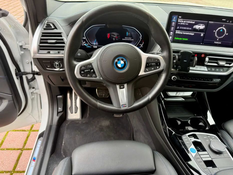 BMW iX3      2023