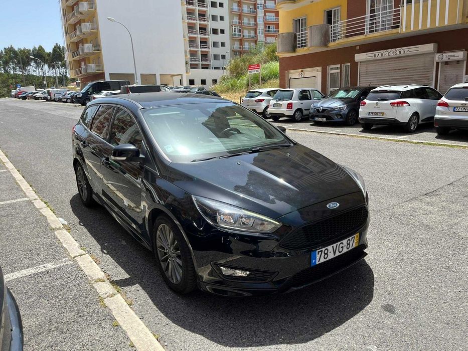 Carrinha Ford Focus Station ST-LINE 1500TDCI 120CVDesportivo Económico