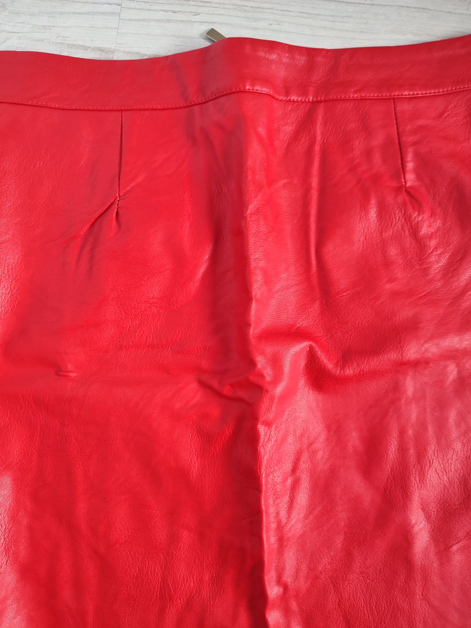 Czerwona spódnica skóra rozmiar M