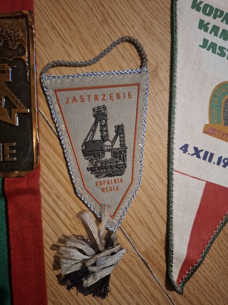Zestaw proporczykow z PRL.KWK Jastrzębie. Kopalnia węgla