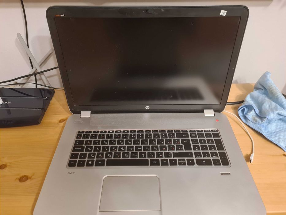 Laptop HP srebrny
