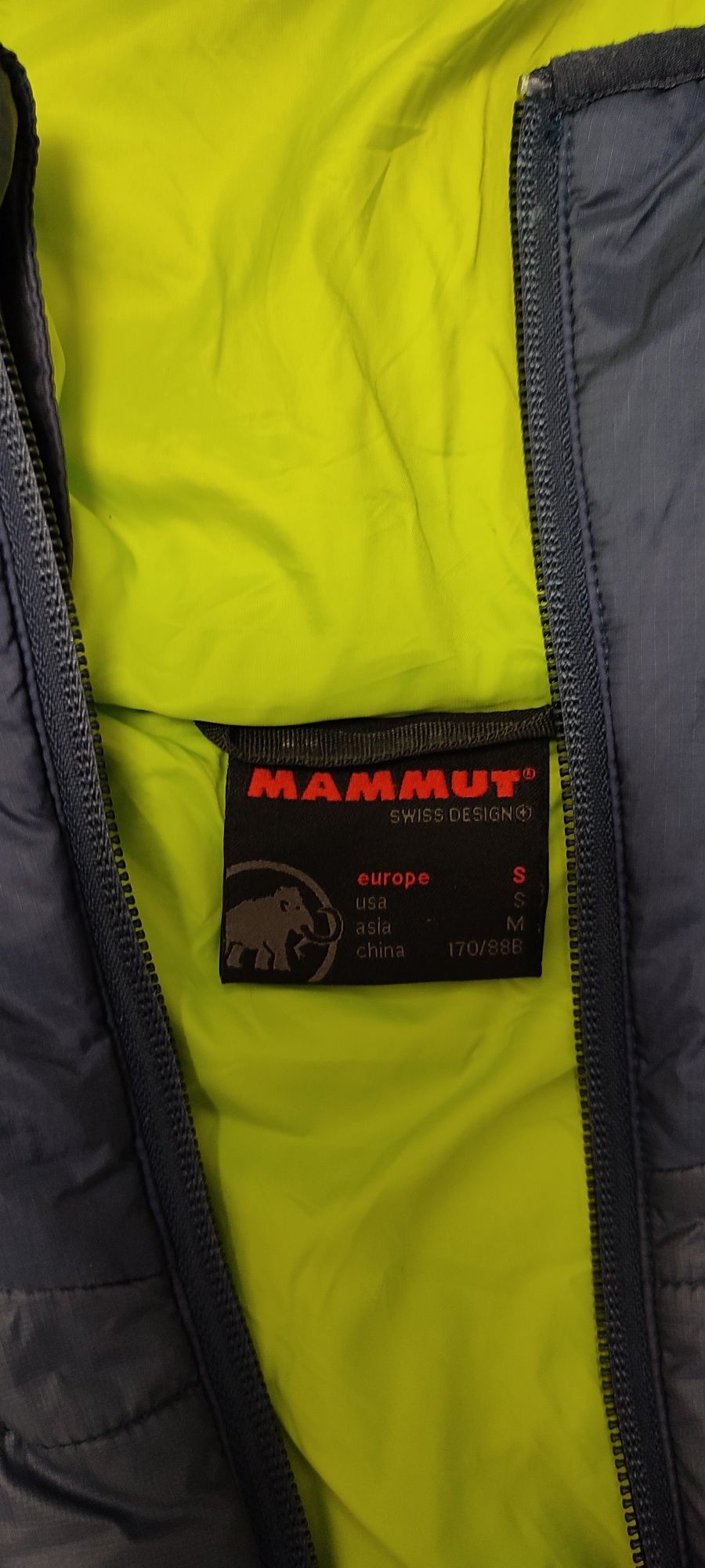 Продам куртку Mammut размер S.