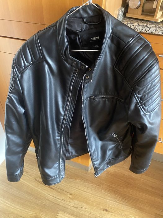 Casaco preto pull & bear