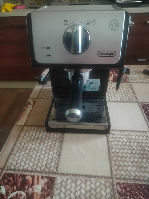 Ekspres kolbowy DeLonghi