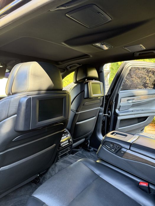 BMW 750 long 4.4 бензин