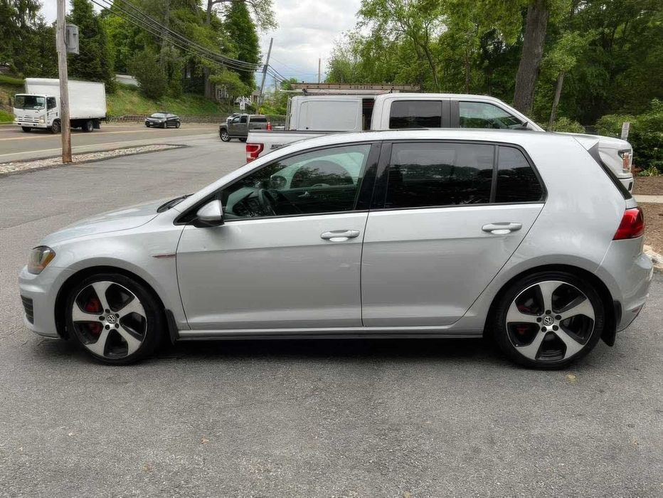 Volkswagen Golf GTI SE 4-Door      2017