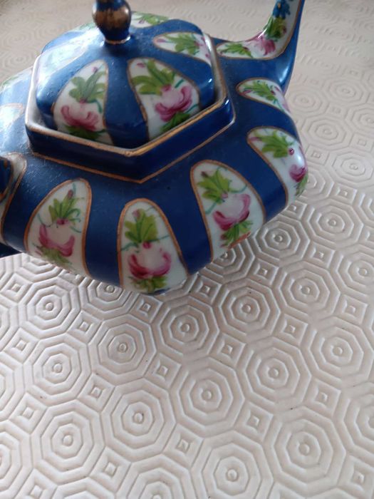 Bule em porcelana domino's