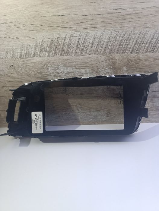 Рамка мультимедии на ауди Q5 2010-2017г.