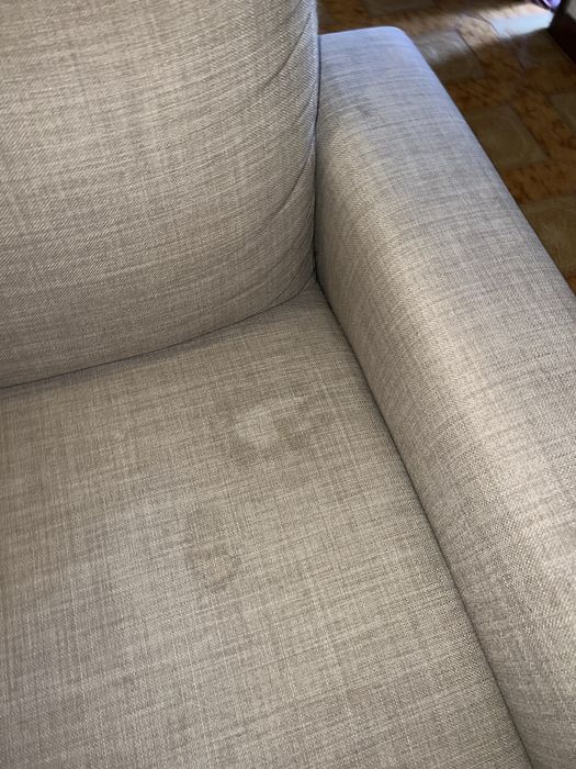 Sofá de dois lugares