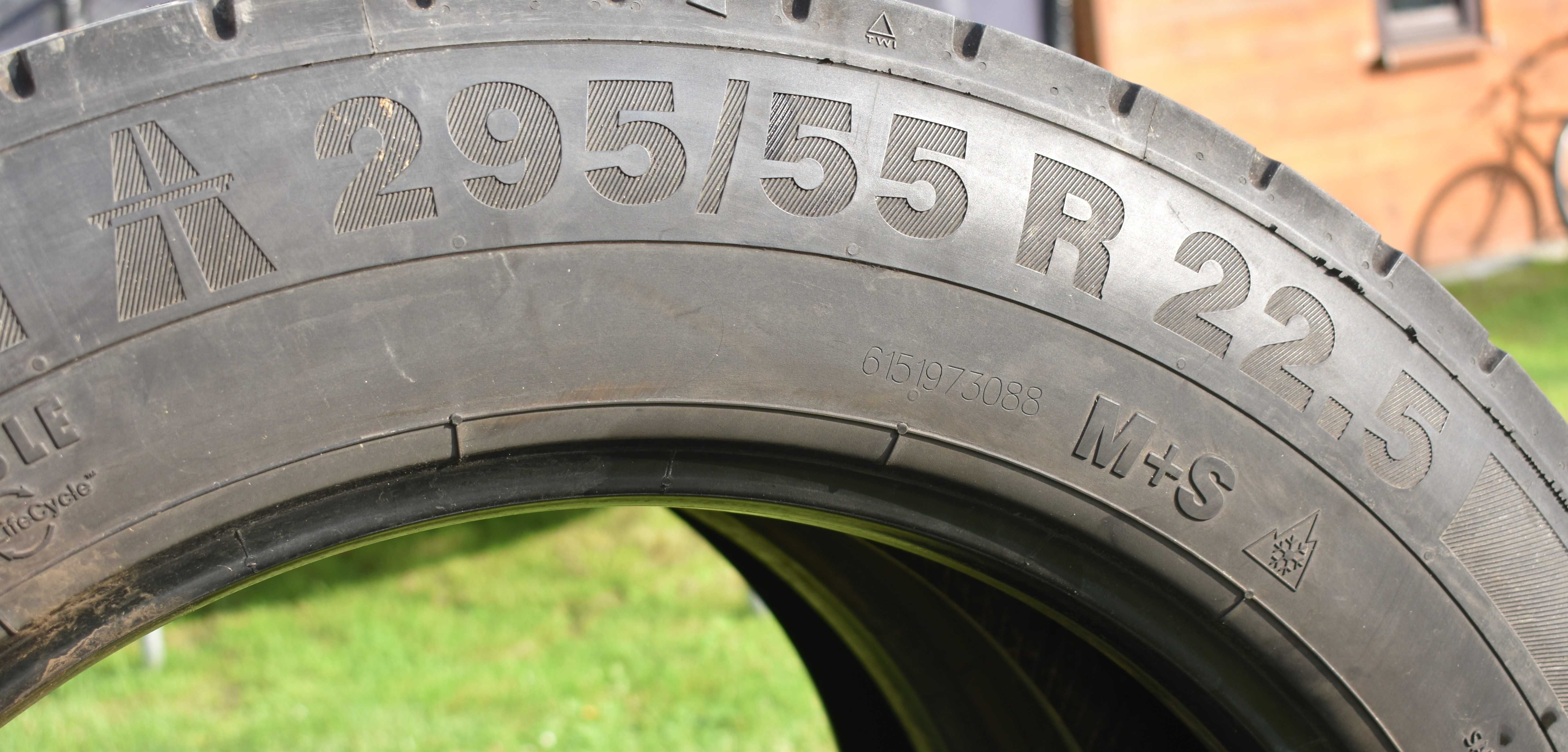 Opona 295/55 R22.5" Nacinana w bardzo dobrym stanie