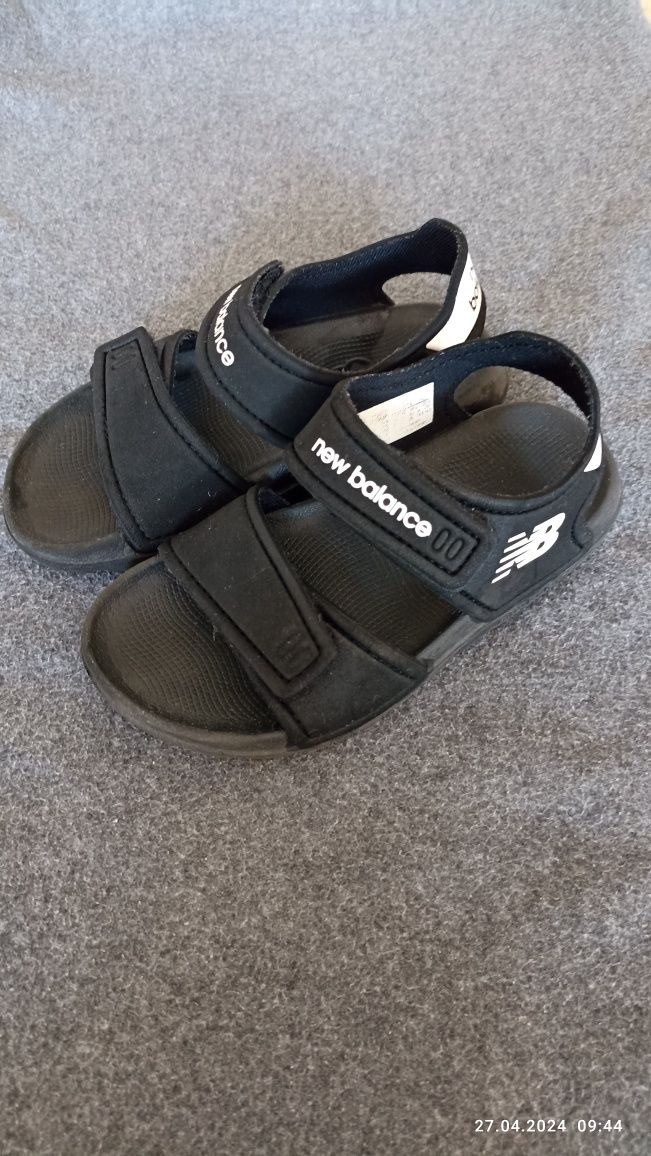 Sandały dziecięce New Balance Kids czarne roz. 25