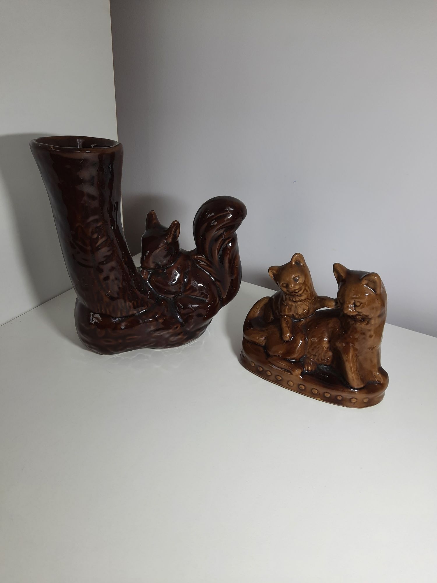 Wazon ceramiczny wiewiórka i ceramiczna figurka kotków