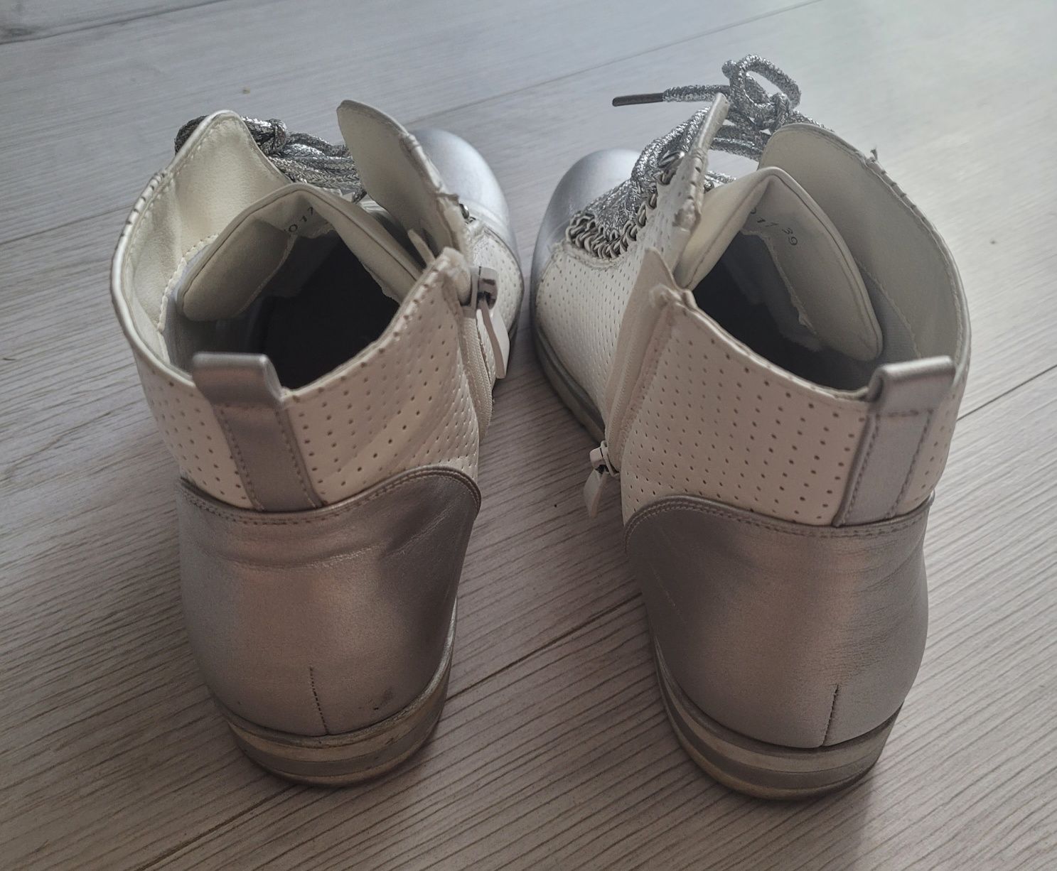 Wysokie sneakersy 39 ukryty koturn