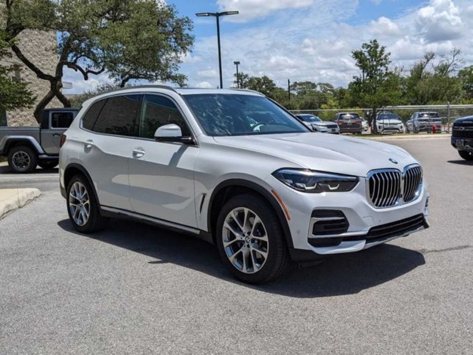 Розкішна BMW X5 2022