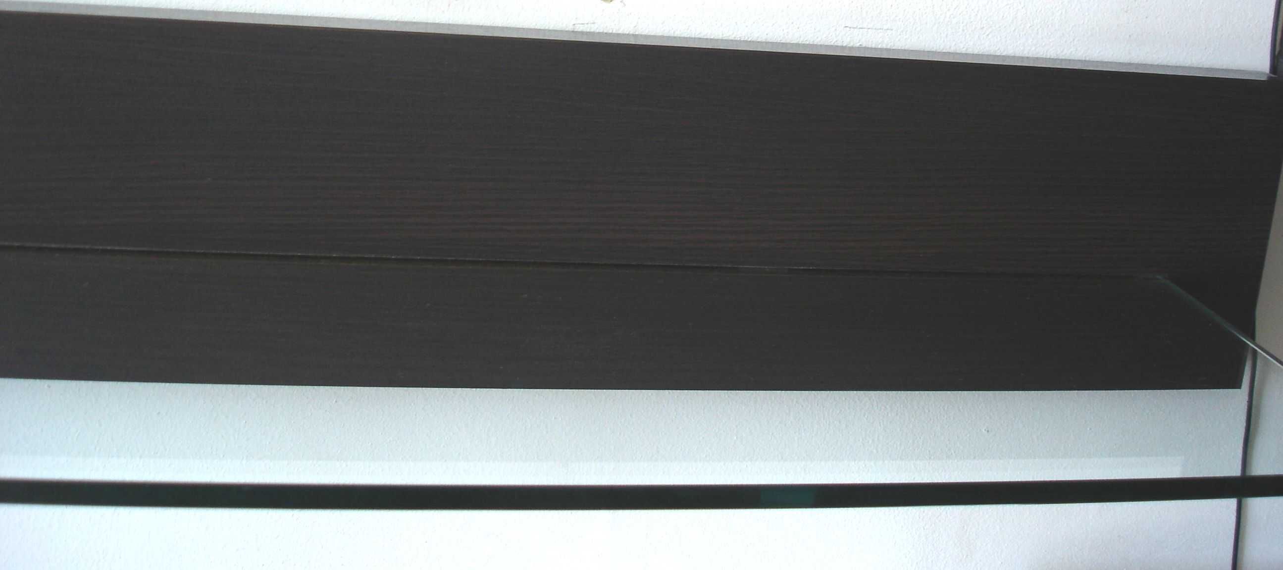 Brązowa, używana półka drewniano szklana.