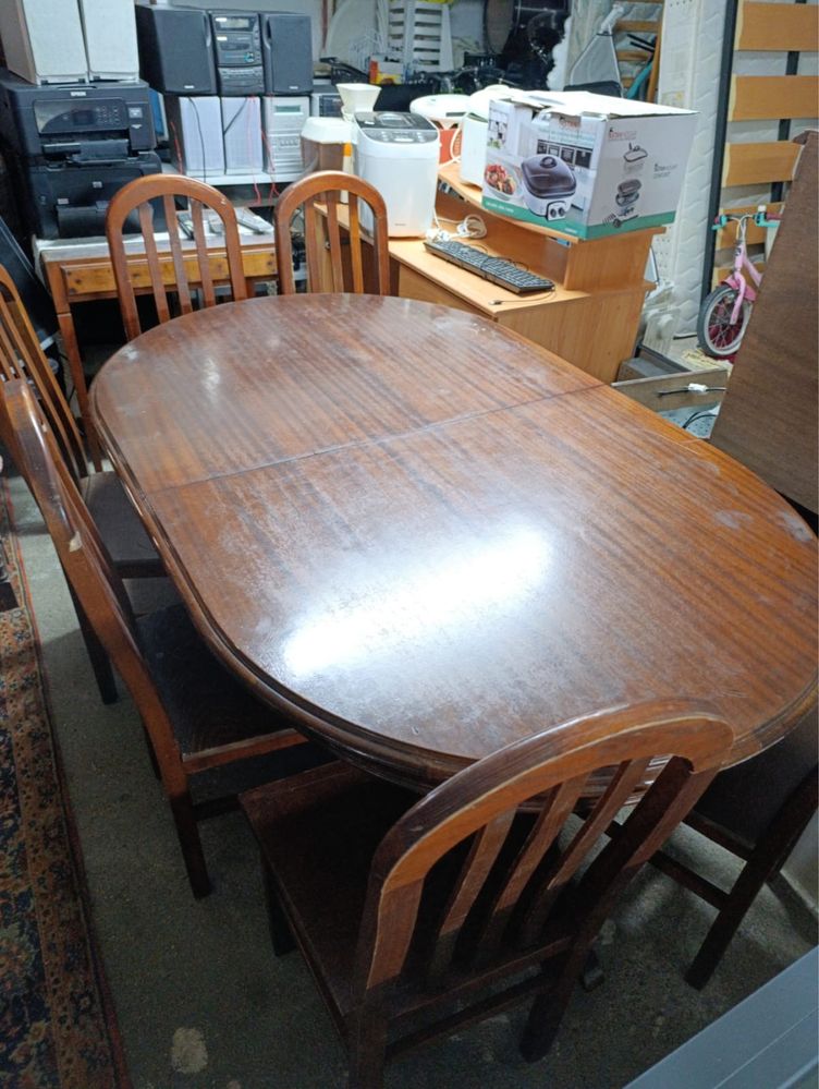 Conjunto de mesa com cadeiras