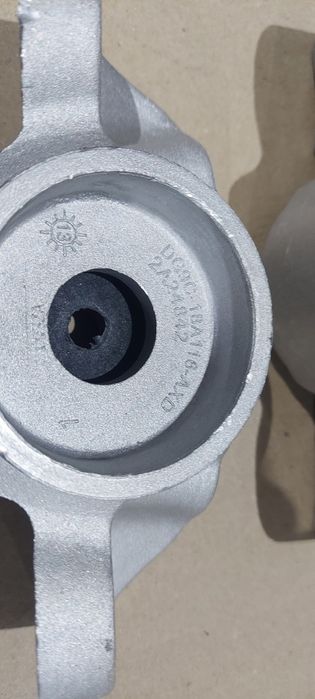 Опора заднього амортизатора Ford Fusion Lincoln Mkz подушка DG9C18A116