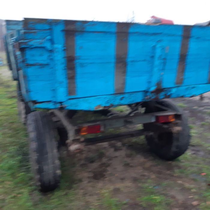 Продам тракторний причіп 2ПТС4