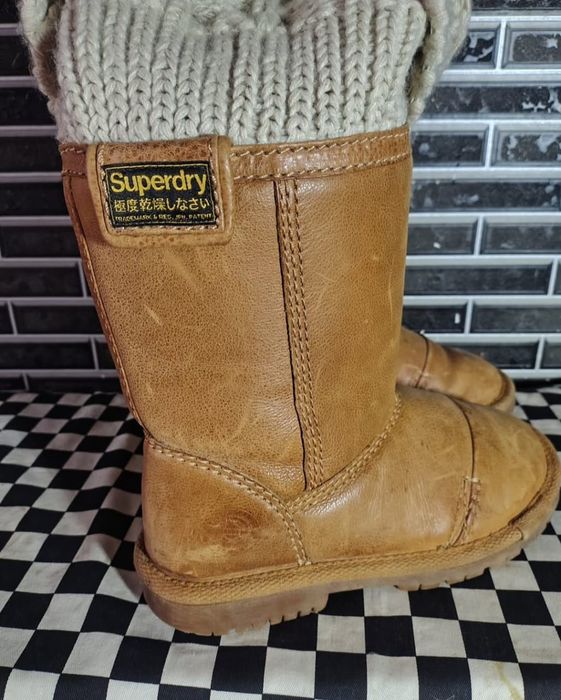 Жіночі фірмові шкіряні  угги