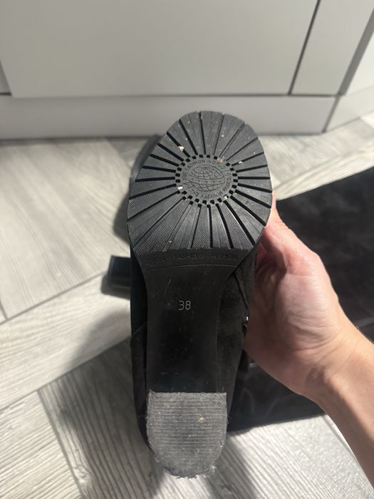 Жіночі замшеві зимові чоботи